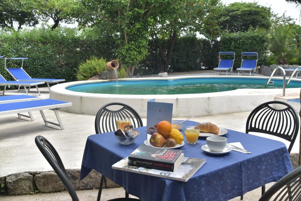 Albergo Italia - Beach Hotel 卡萨米乔拉泰尔梅 外观 照片